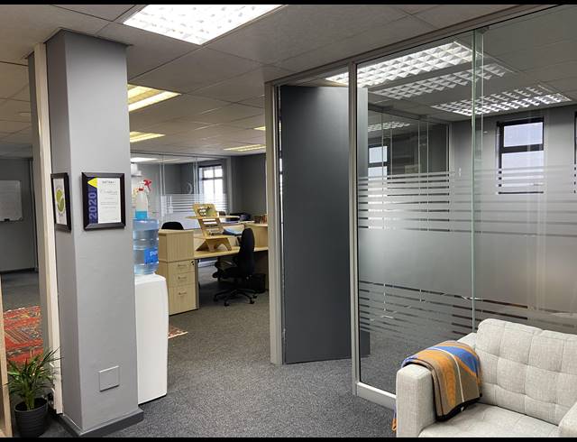 157M² OFFICE FOR SALE IN STEENBERG